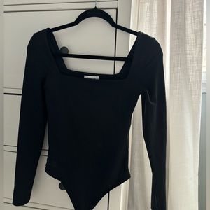 Aritzia Babaton Contour long sleeve square neck bodysuit
